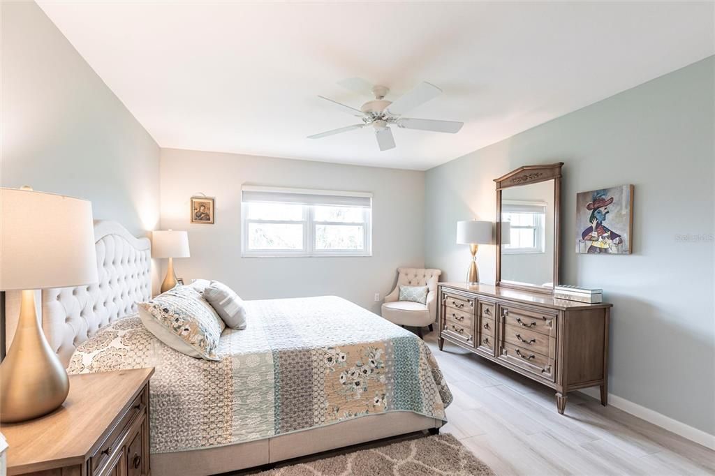 For Sale: $199,000 (2 beds, 2 baths, 1281 Square Feet)