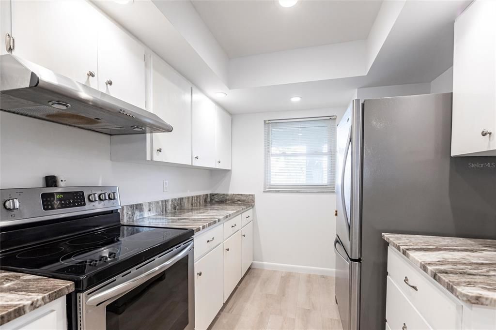 For Sale: $199,000 (2 beds, 2 baths, 1281 Square Feet)