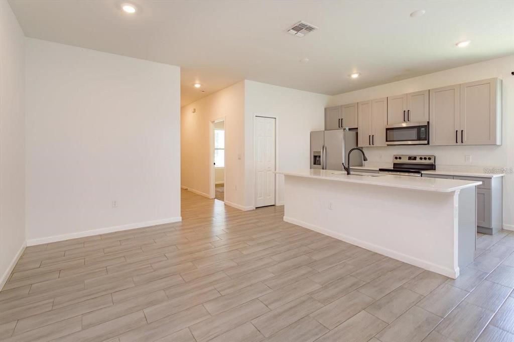 For Rent: $2,950 (4 beds, 2 baths, 1738 Square Feet)