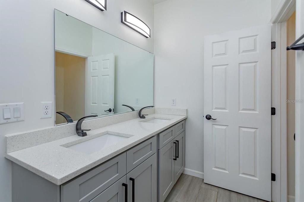 For Rent: $2,950 (4 beds, 2 baths, 1738 Square Feet)