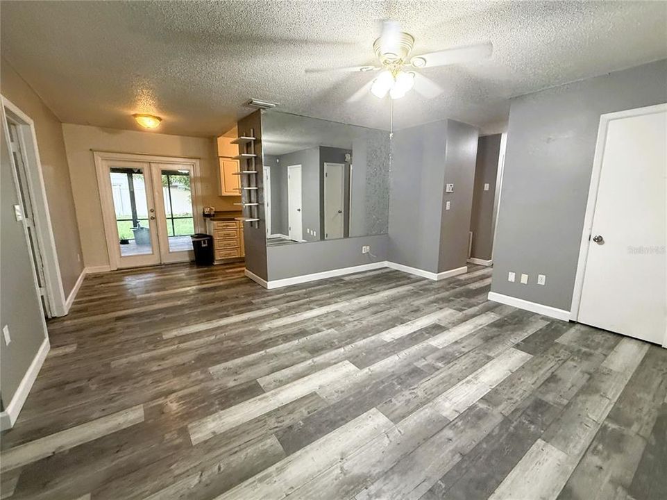 For Rent: $2,400 (3 beds, 1 baths, 1218 Square Feet)
