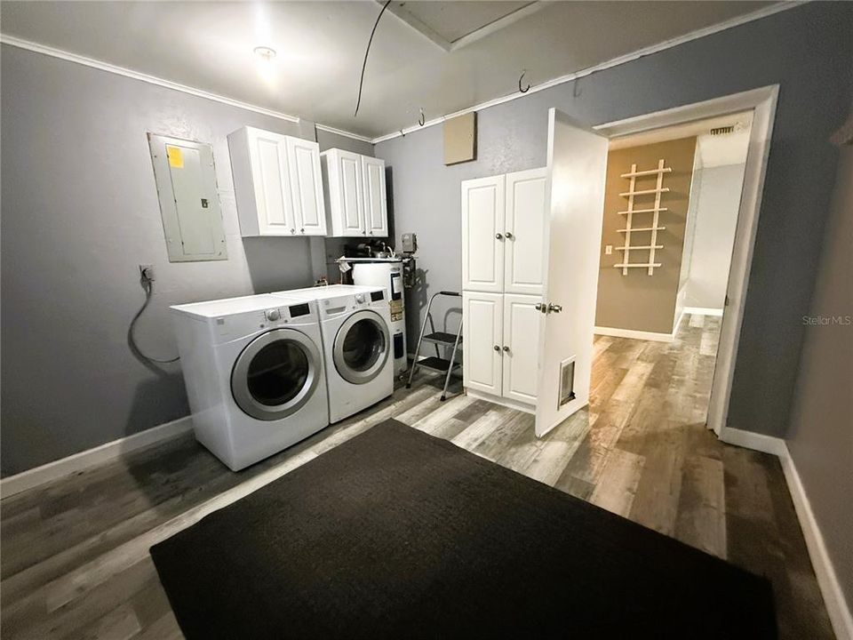 For Rent: $2,400 (3 beds, 1 baths, 1218 Square Feet)