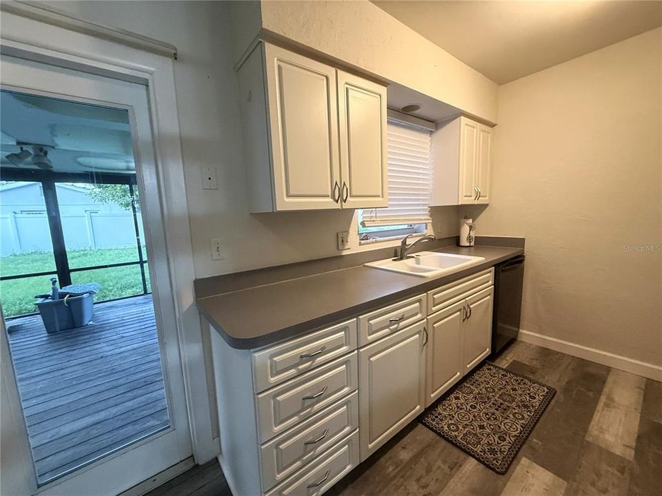 For Rent: $2,400 (3 beds, 1 baths, 1218 Square Feet)