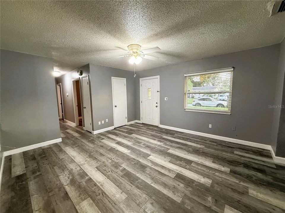 For Rent: $2,400 (3 beds, 1 baths, 1218 Square Feet)