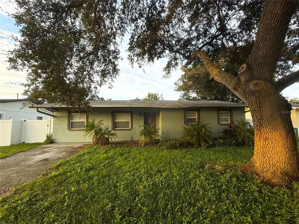 For Rent: $2,400 (3 beds, 1 baths, 1218 Square Feet)