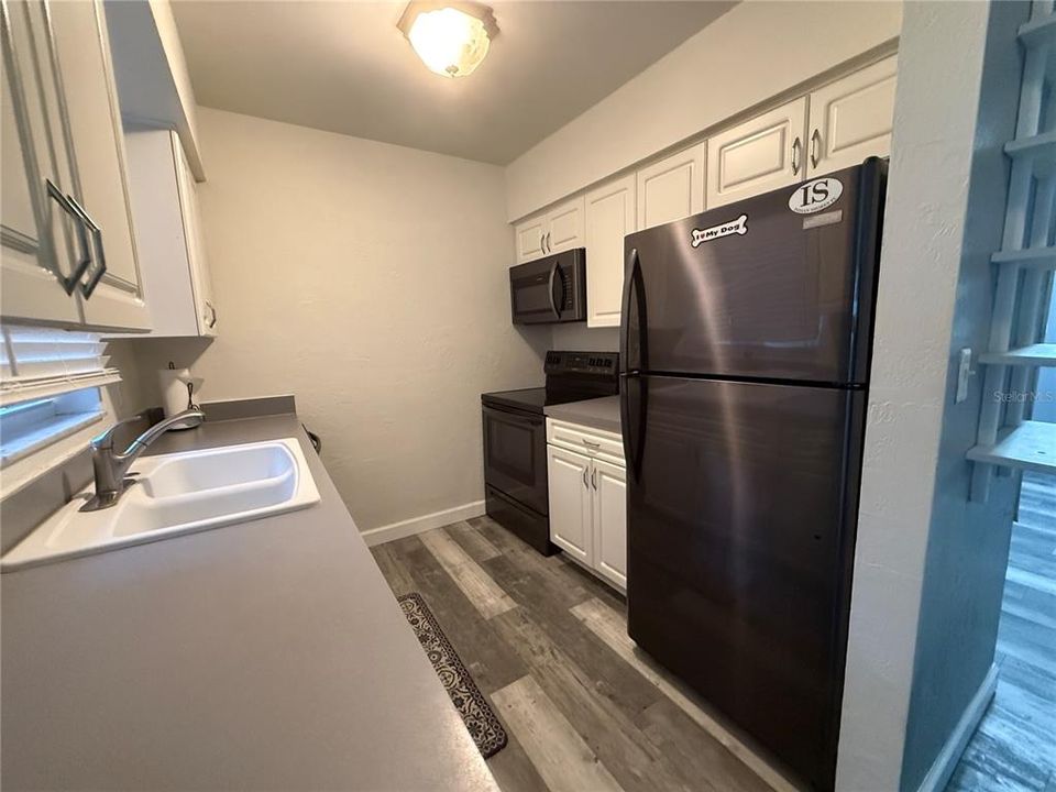 For Rent: $2,400 (3 beds, 1 baths, 1218 Square Feet)