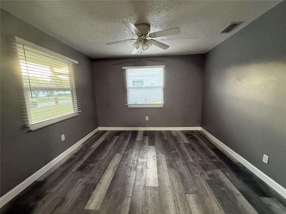 For Rent: $2,400 (3 beds, 1 baths, 1218 Square Feet)