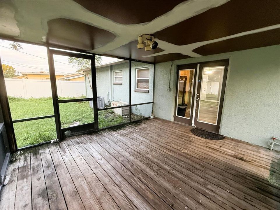 For Rent: $2,400 (3 beds, 1 baths, 1218 Square Feet)