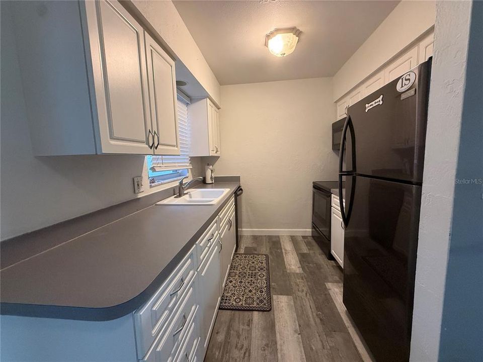 For Rent: $2,400 (3 beds, 1 baths, 1218 Square Feet)