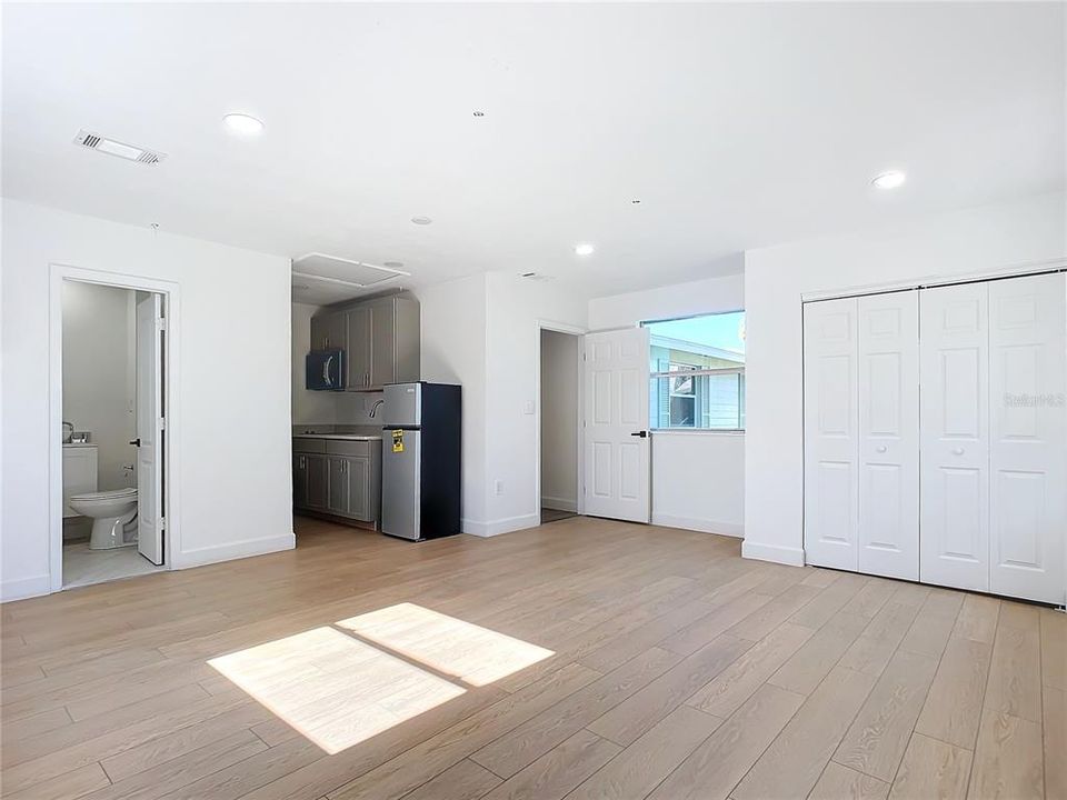 На продажу: $365,000 (4 спален, 3 ванн, 1990 Квадратных фут)
