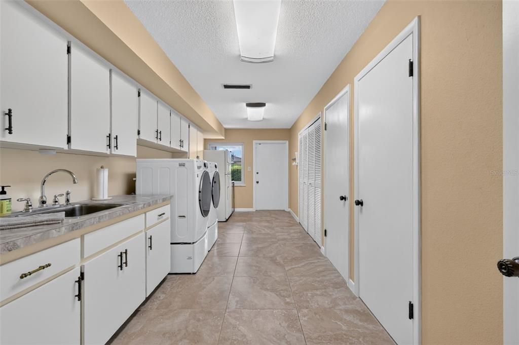 For Sale: $1,399,500 (3 beds, 2 baths, 3903 Square Feet)