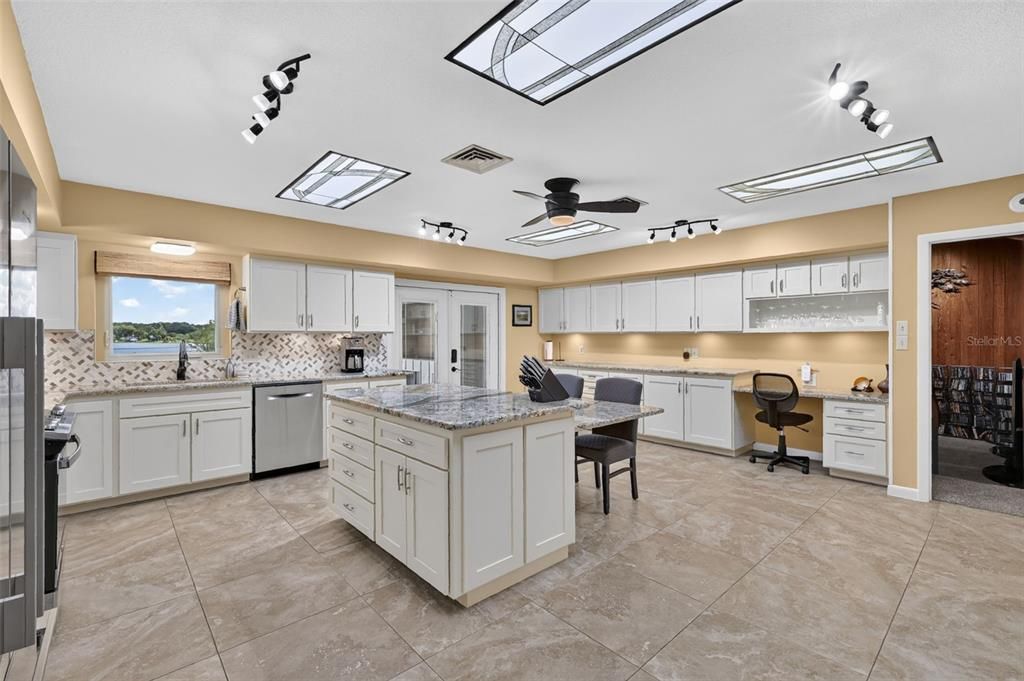 For Sale: $1,399,500 (3 beds, 2 baths, 3903 Square Feet)