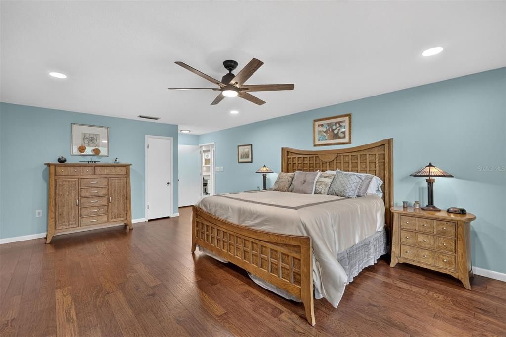 For Sale: $1,399,500 (3 beds, 2 baths, 3903 Square Feet)