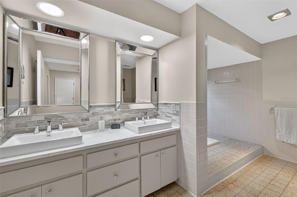 For Sale: $1,399,500 (3 beds, 2 baths, 3903 Square Feet)