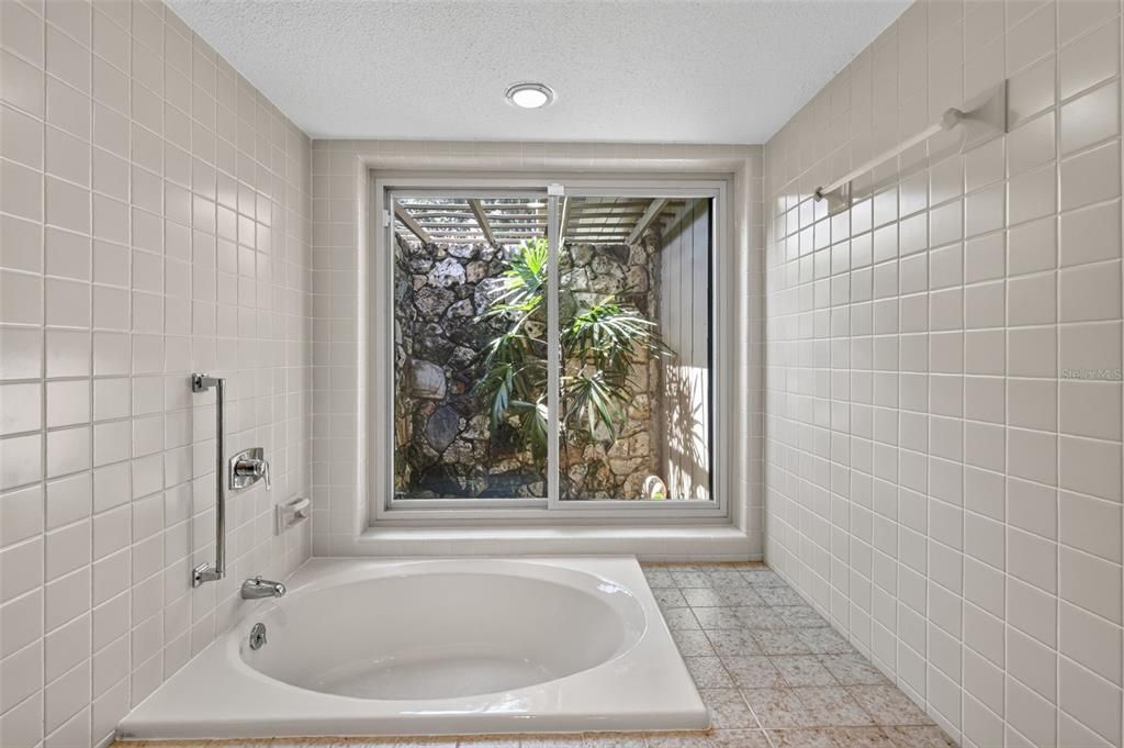 For Sale: $1,399,500 (3 beds, 2 baths, 3903 Square Feet)