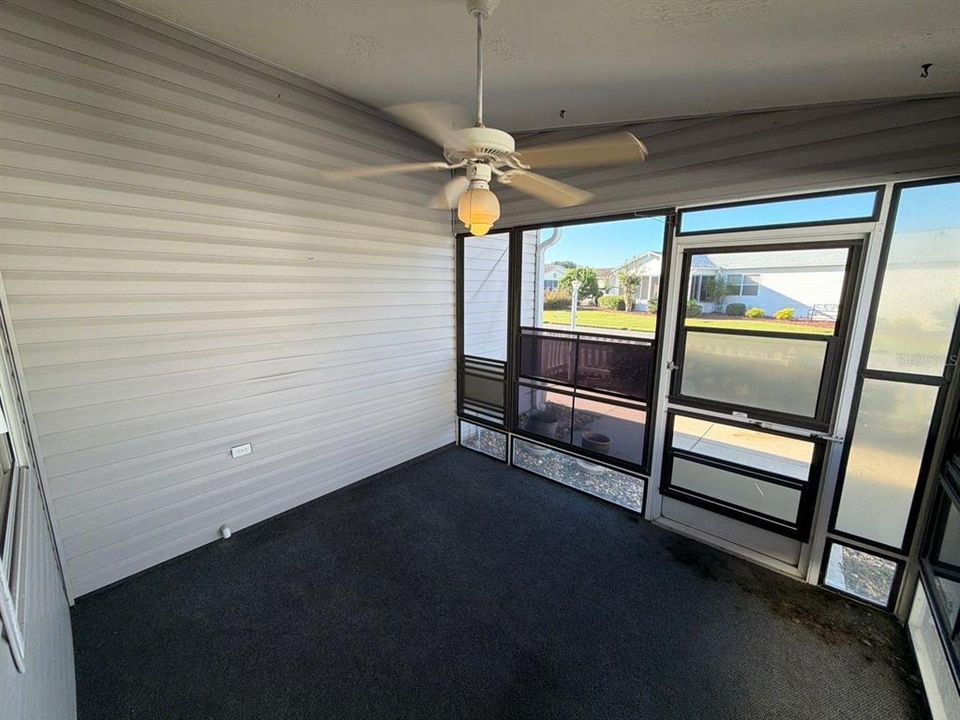 For Sale: $229,900 (2 beds, 2 baths, 1121 Square Feet)