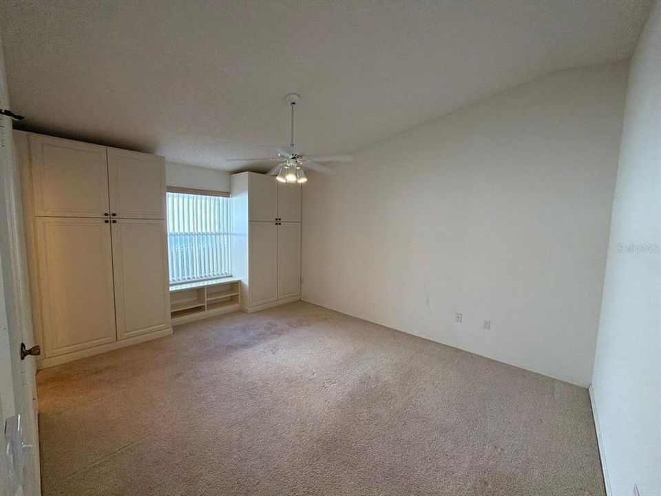 For Sale: $229,900 (2 beds, 2 baths, 1121 Square Feet)