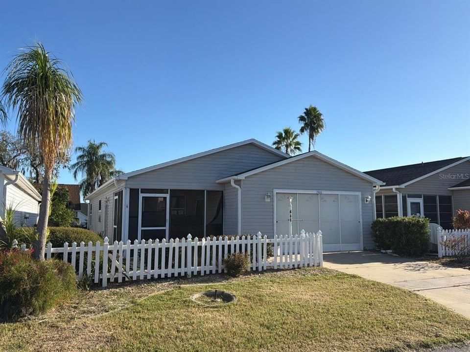 For Sale: $229,900 (2 beds, 2 baths, 1121 Square Feet)