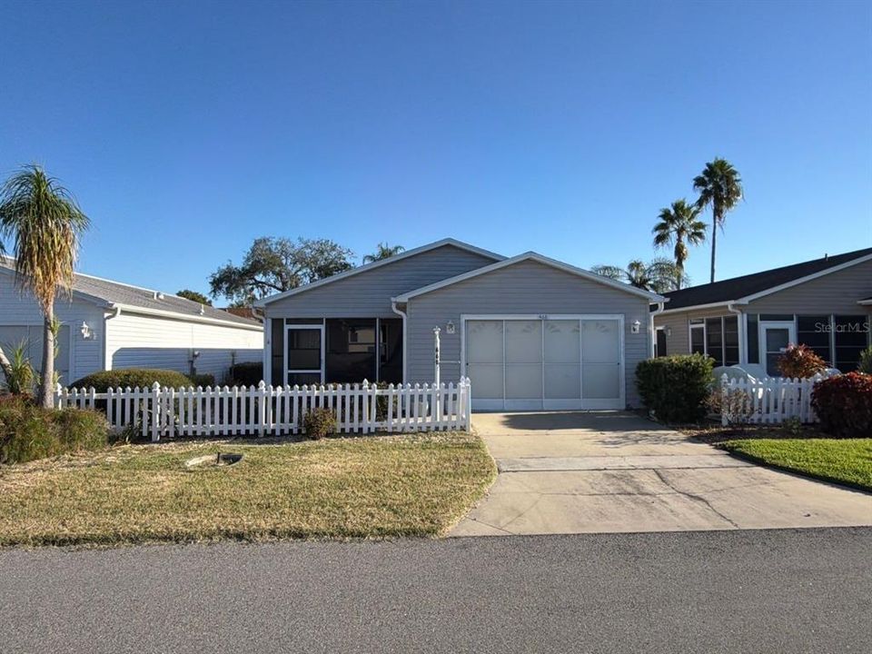 For Sale: $229,900 (2 beds, 2 baths, 1121 Square Feet)