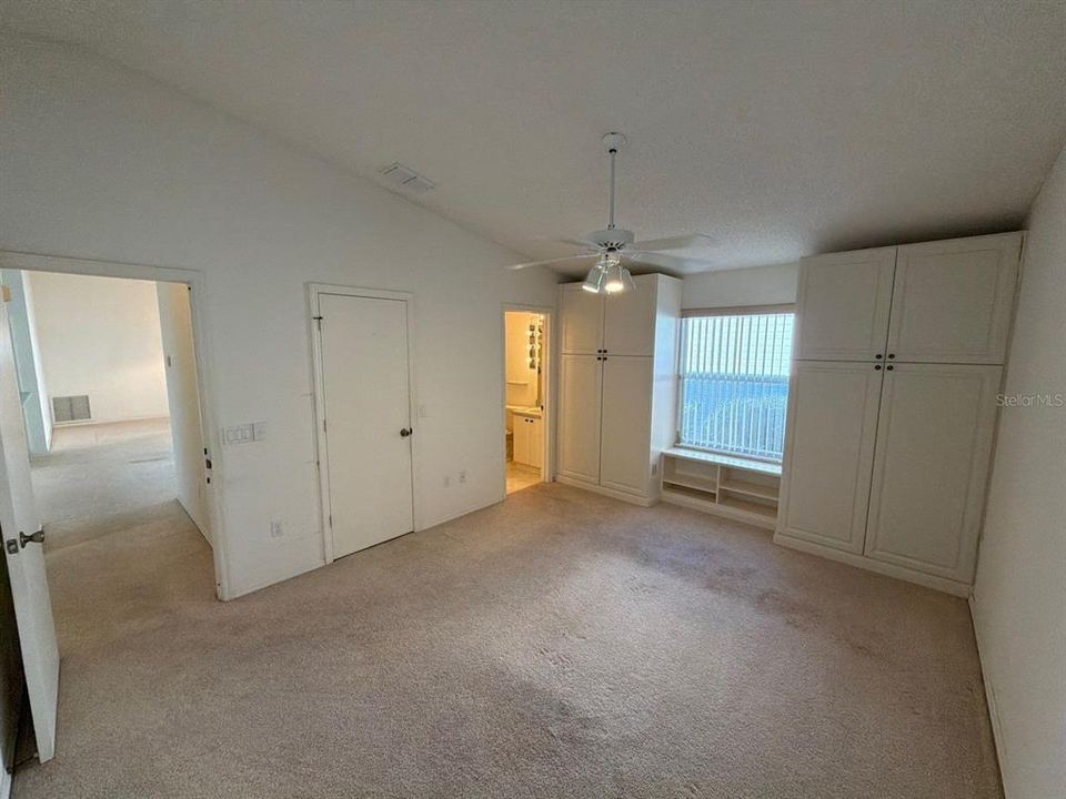 For Sale: $229,900 (2 beds, 2 baths, 1121 Square Feet)