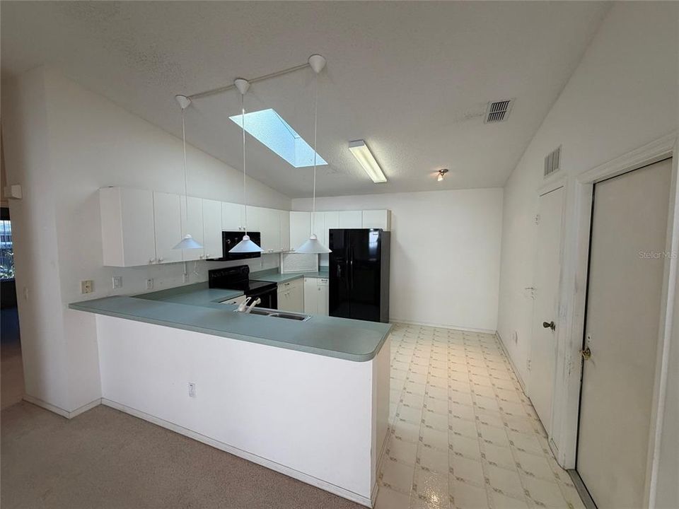 For Sale: $229,900 (2 beds, 2 baths, 1121 Square Feet)