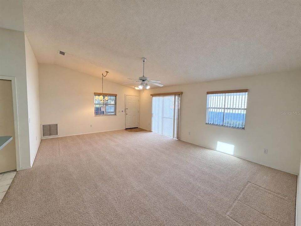 For Sale: $229,900 (2 beds, 2 baths, 1121 Square Feet)