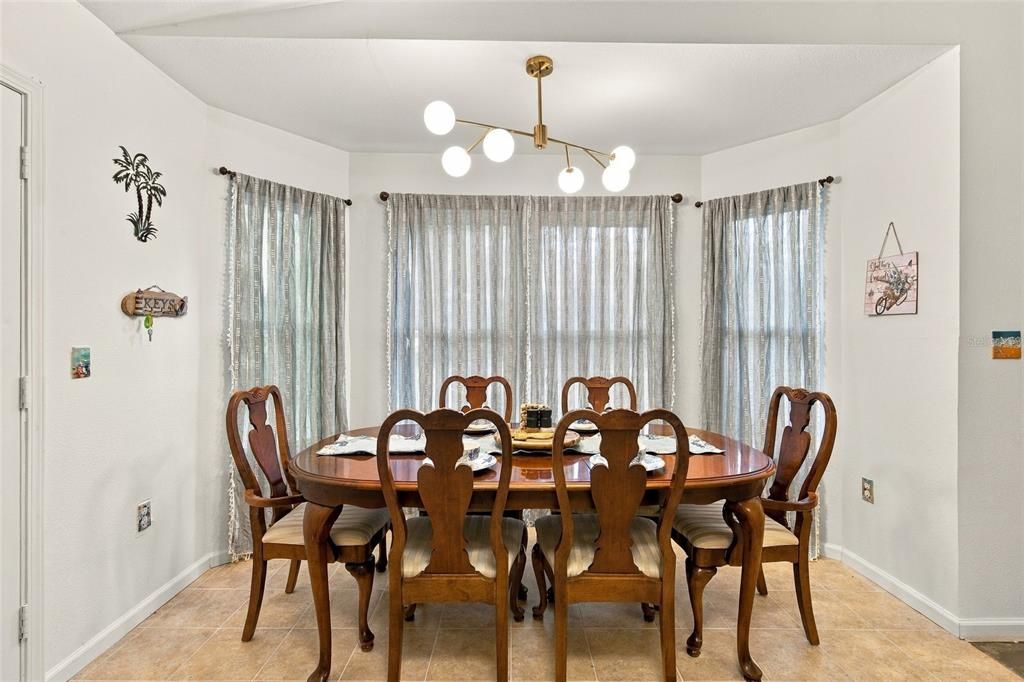 На продажу: $225,000 (2 спален, 2 ванн, 1460 Квадратных фут)