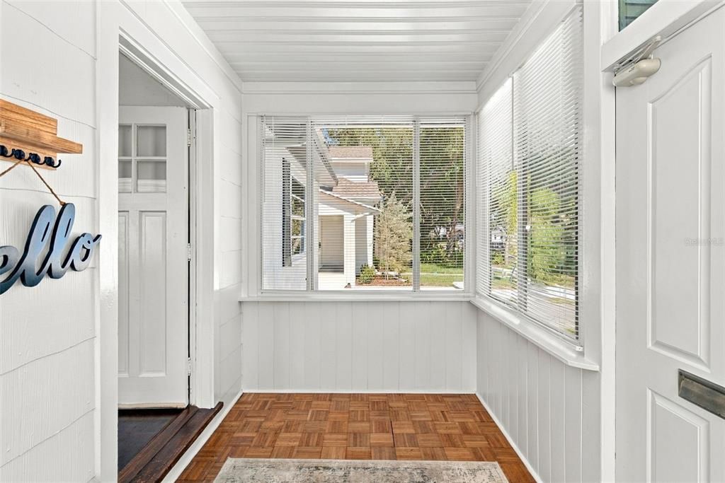 На продажу: $389,000 (2 спален, 1 ванн, 820 Квадратных фут)