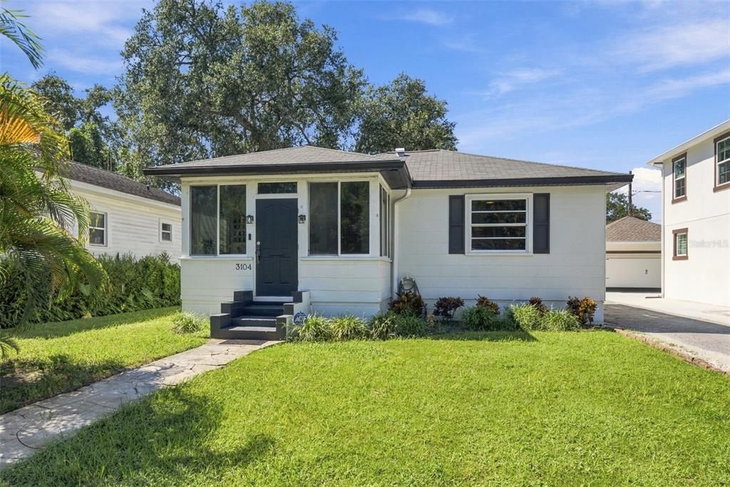 На продажу: $389,000 (2 спален, 1 ванн, 820 Квадратных фут)