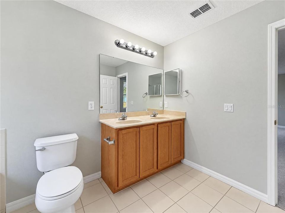 En Venta: $496,000 (4 camas, 2 baños, 3290 Pies cuadrados)