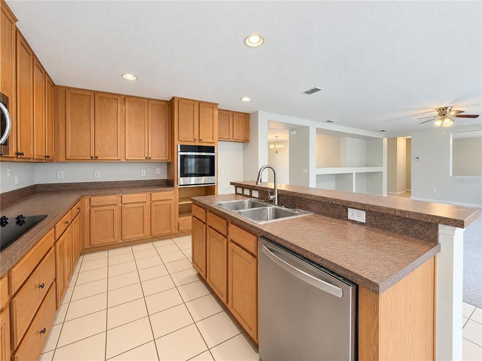 En Venta: $496,000 (4 camas, 2 baños, 3290 Pies cuadrados)