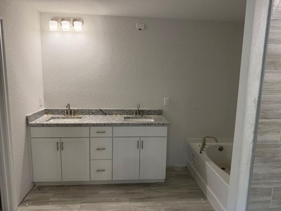 En Venta: $314,450 (4 camas, 2 baños, 2202 Pies cuadrados)
