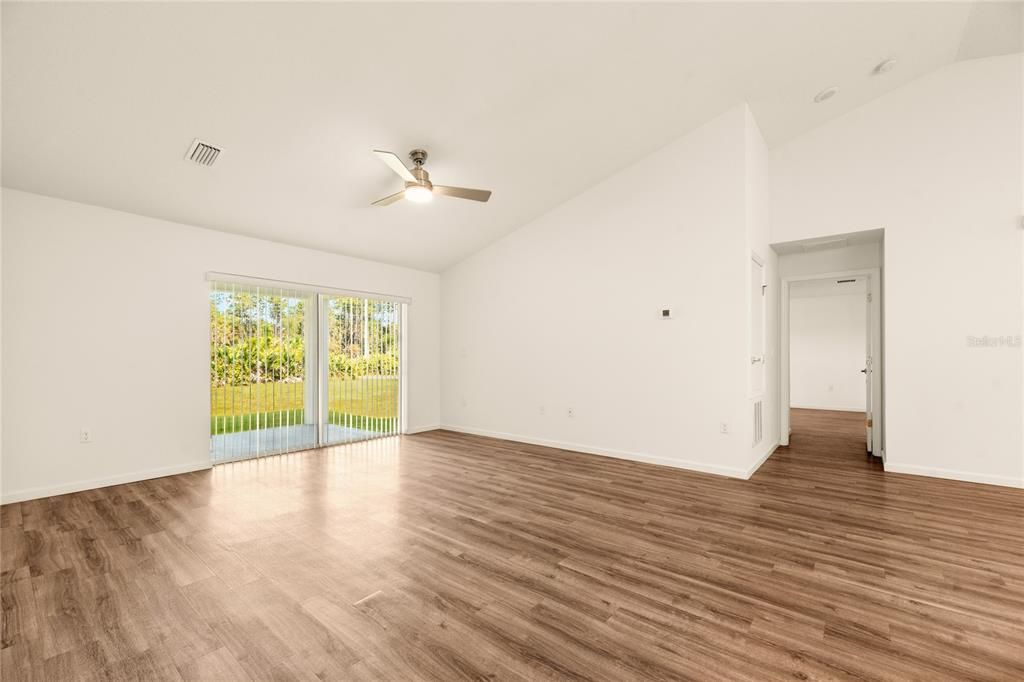 En Venta: $315,000 (3 camas, 2 baños, 1500 Pies cuadrados)
