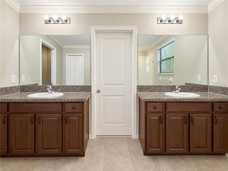 For Sale: $550,000 (5 beds, 4 baths, 3354 Square Feet)