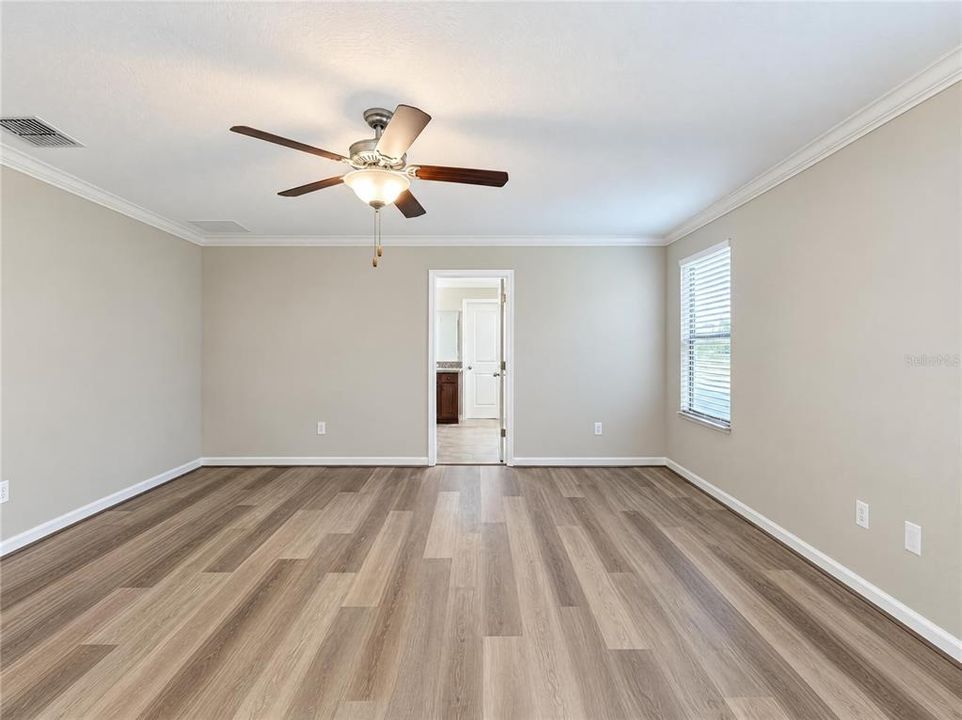 For Sale: $550,000 (5 beds, 4 baths, 3354 Square Feet)