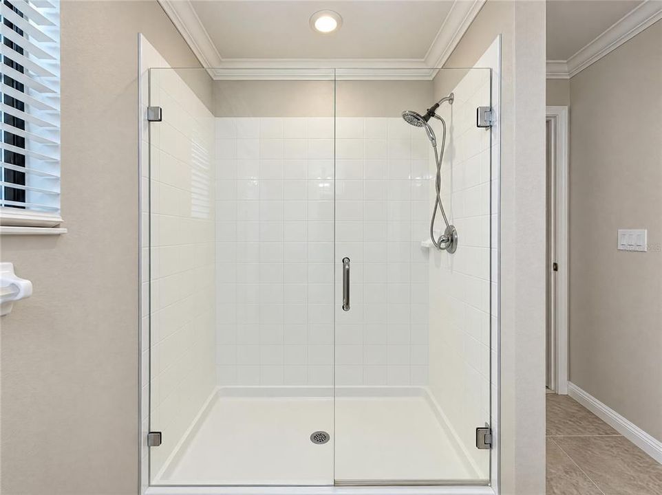 For Sale: $550,000 (5 beds, 4 baths, 3354 Square Feet)