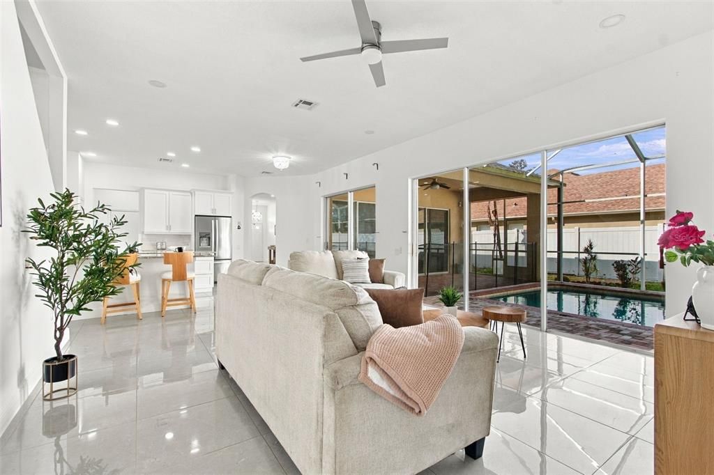En Venta: $569,000 (5 camas, 3 baños, 3032 Pies cuadrados)