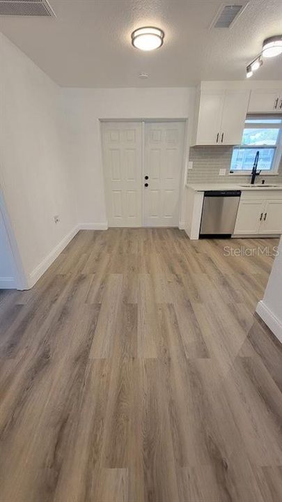 For Rent: $1,750 (3 beds, 2 baths, 1384 Square Feet)