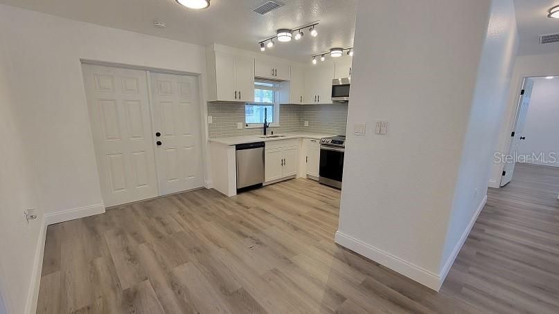 For Rent: $1,750 (3 beds, 2 baths, 1384 Square Feet)