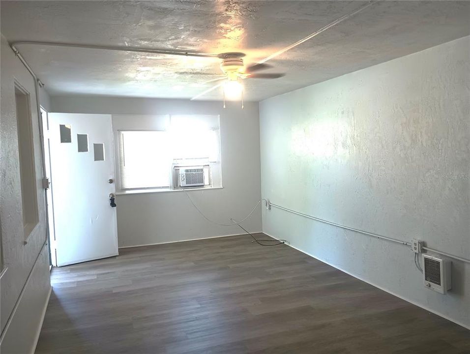 For Sale: $219,900 (2 beds, 0 baths, 930 Square Feet)
