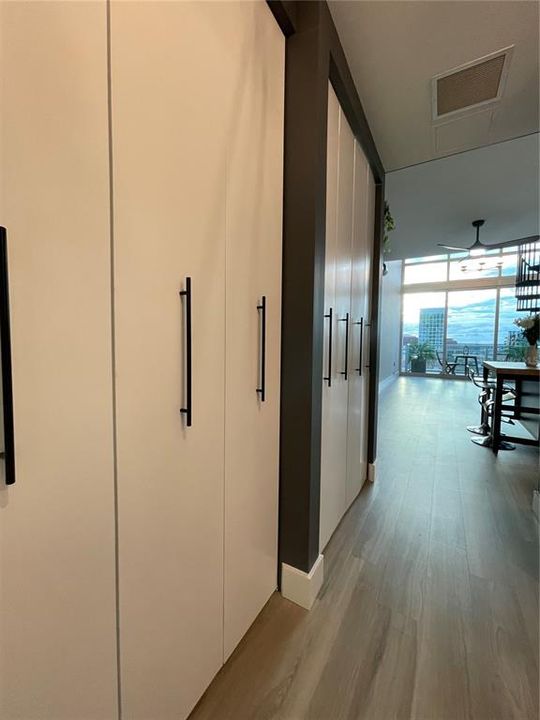 For Rent: $2,900 (1 beds, 1 baths, 932 Square Feet)