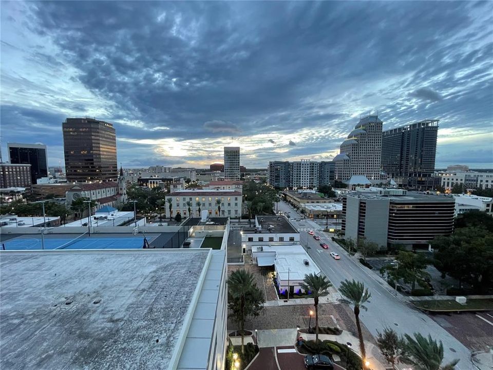 For Rent: $2,900 (1 beds, 1 baths, 932 Square Feet)