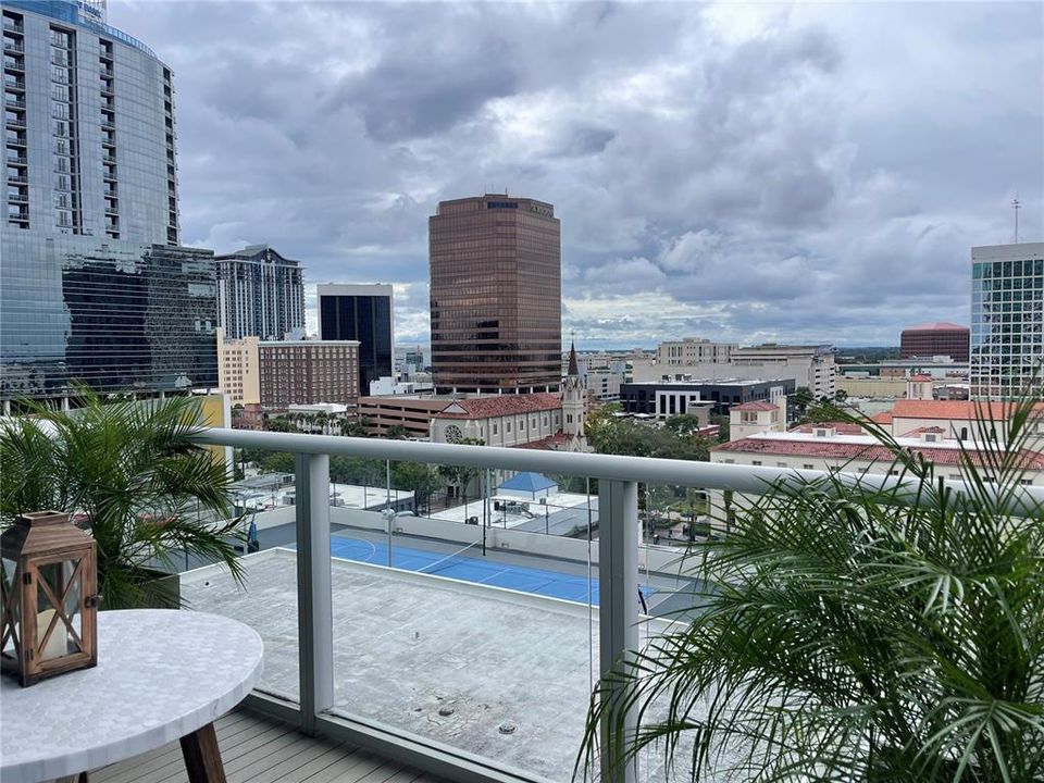 For Rent: $2,900 (1 beds, 1 baths, 932 Square Feet)