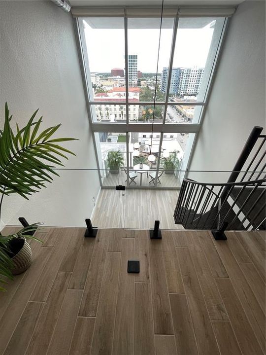For Rent: $2,900 (1 beds, 1 baths, 932 Square Feet)