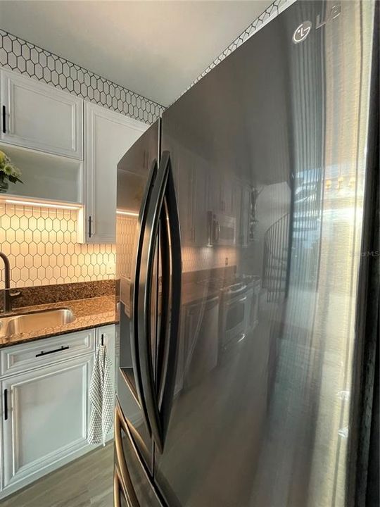 For Rent: $2,900 (1 beds, 1 baths, 932 Square Feet)