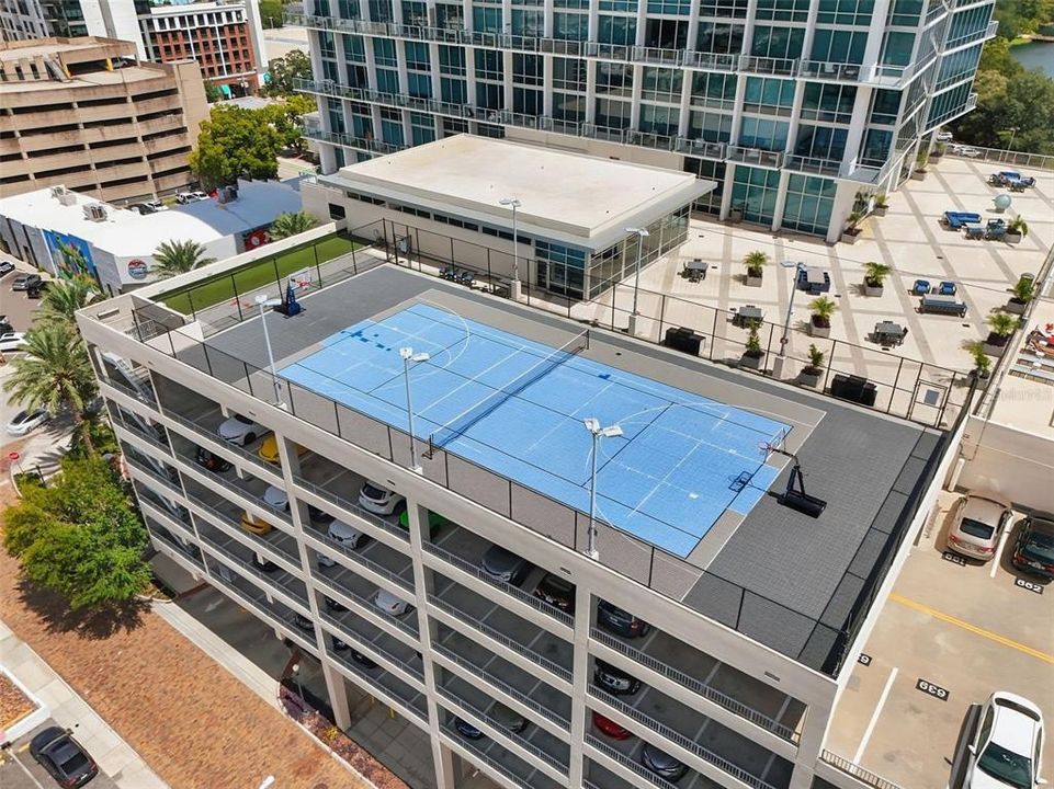 For Rent: $2,900 (1 beds, 1 baths, 932 Square Feet)