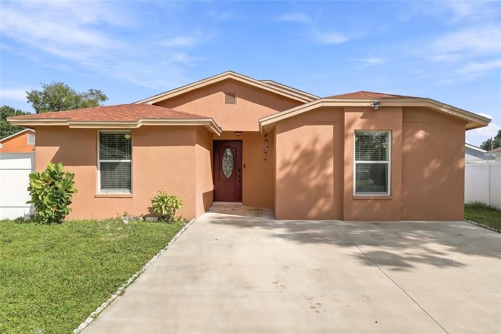 For Sale: $365,000 (3 beds, 2 baths, 1082 Square Feet)