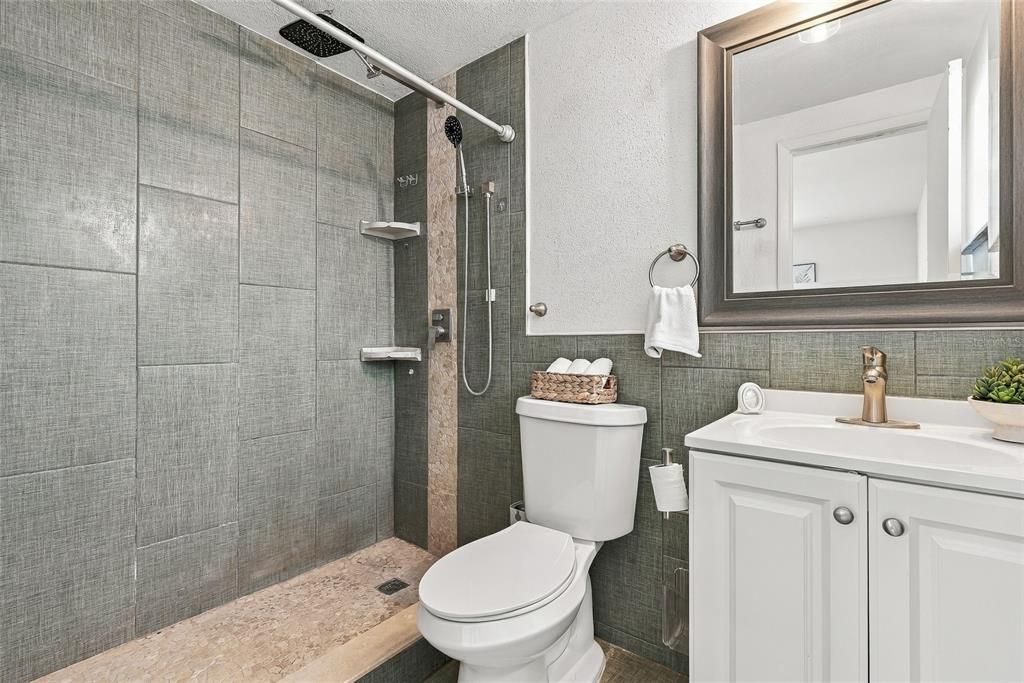 For Sale: $365,000 (3 beds, 2 baths, 1082 Square Feet)