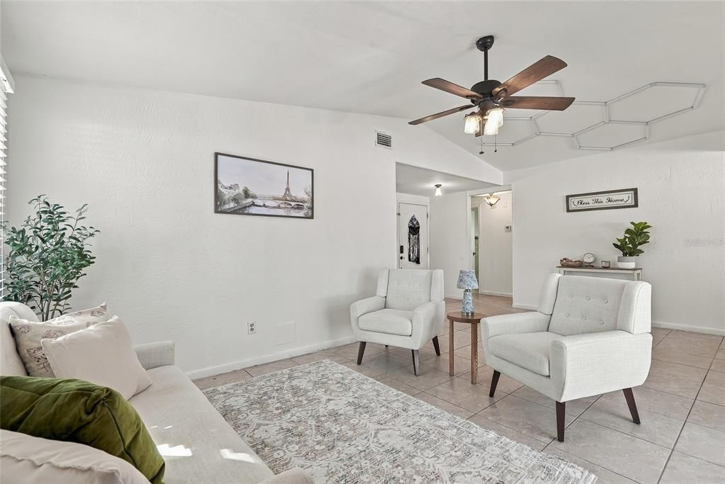 For Sale: $365,000 (3 beds, 2 baths, 1082 Square Feet)