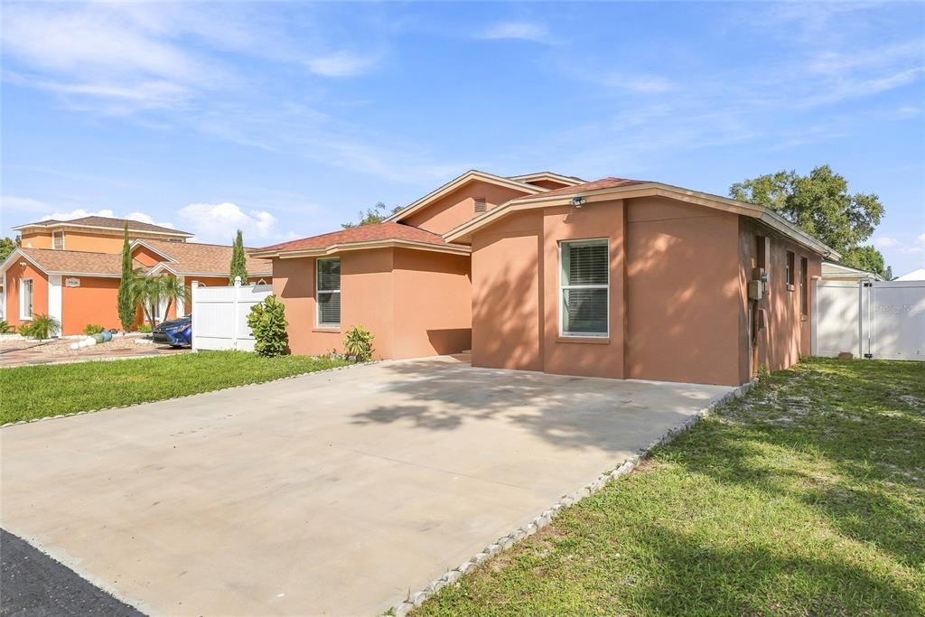 For Sale: $365,000 (3 beds, 2 baths, 1082 Square Feet)